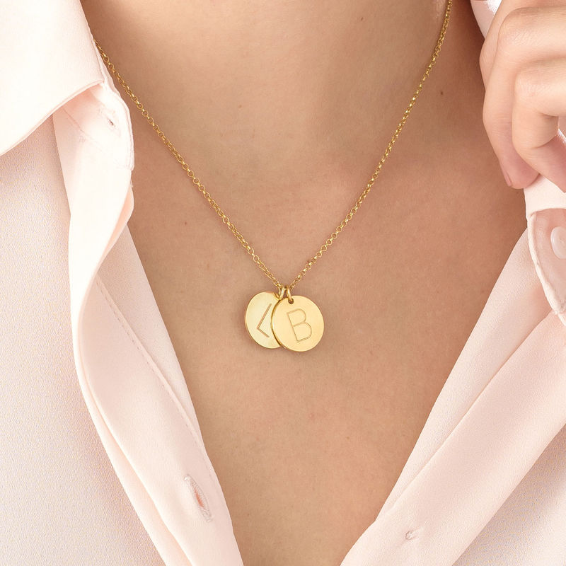 イニシャル付きゴールドメッキチャームネックレス | MyNameNecklace JP